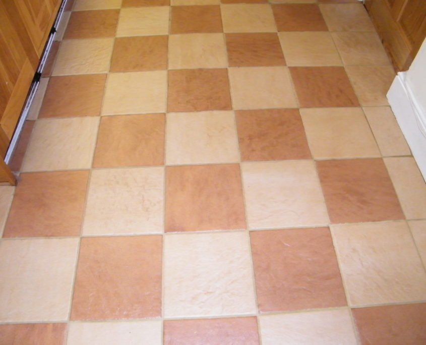 Ceramic-kitchen-floor-in-Stafford-after-cleaning-845x684